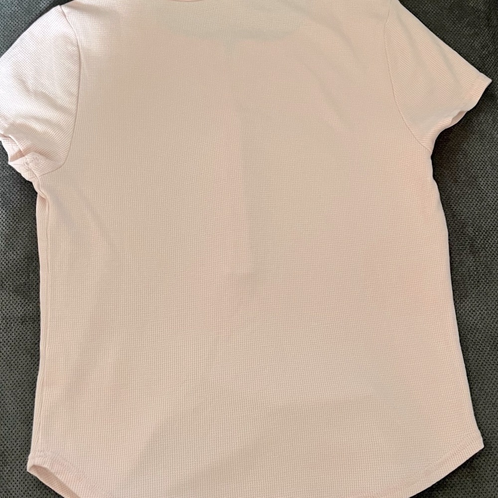 🦩Old Navy Peachy Pink waffle knit cotton Henley top.Like Brand New. - Picture 4 of 5